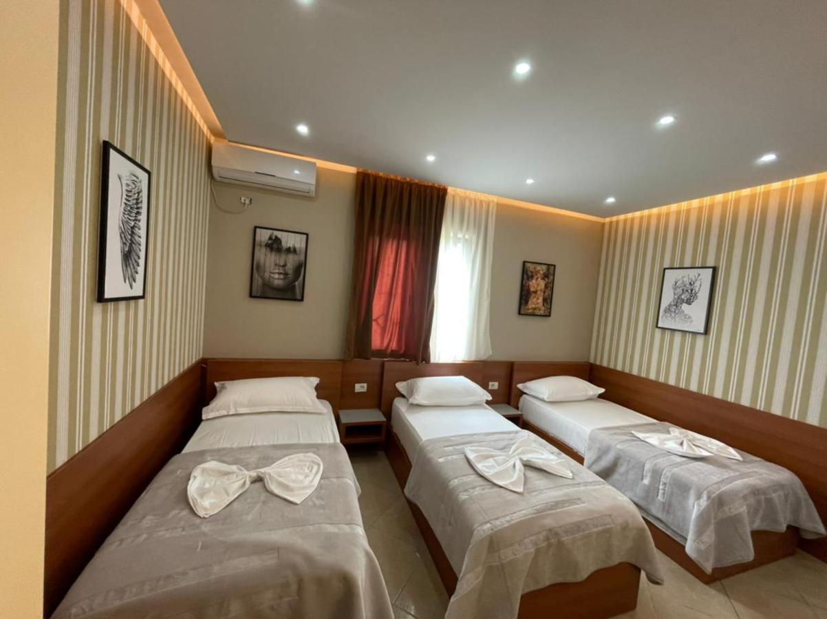 Hotel Emigranti Shkoder Bagian luar foto