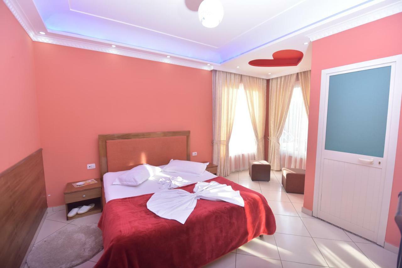Hotel Emigranti Shkoder Bagian luar foto