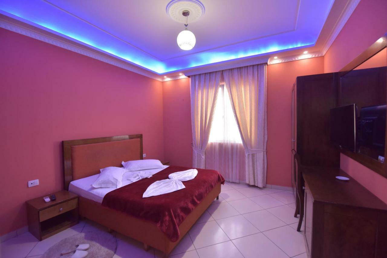 Hotel Emigranti Shkoder Bagian luar foto