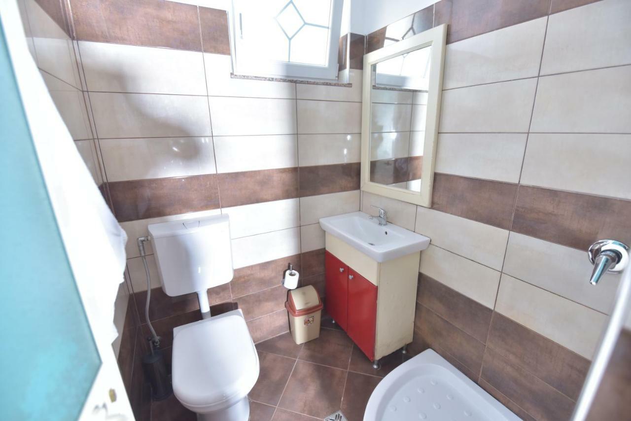 Hotel Emigranti Shkoder Bagian luar foto