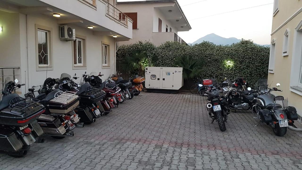 Hotel Emigranti Shkoder Bagian luar foto